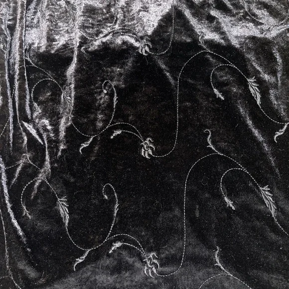 August Max Woman 3X Velvet embroidesleevless top - Picture 4 of 10